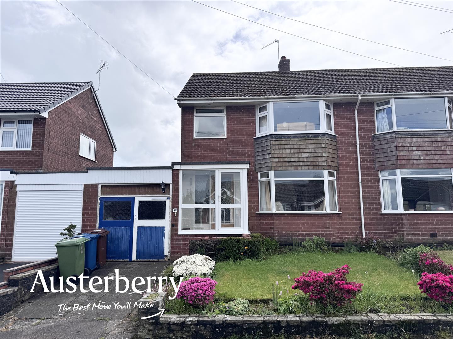 3 bed property in Hollies Drive, Stoke-On-Trent